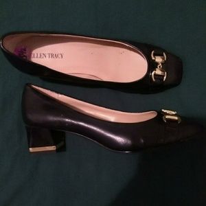Black & Gold Ellen Tracy shoes